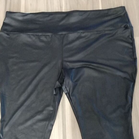 Terra & Sky shiny black leggings - Picture 2 of 16